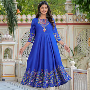 ชุดคุर्ติอานาร์กาลีผ้าเรยอนสีน้ำเงินพิมพ์ลายดอกไม้สำหรับผู้หญิง พร้อมผ้าคลุมไหล่ คอทรงกลม แขนสามส่วน ดีไซน์สไตล์ชาติพันธุ์ทั่วโลก - Product Image 1