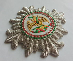 Meilleurs badges de blazer multifonctionnels en tissu toile brodés à la main en 3D avec logo personnalisé de qualité supérieure, épingles de sûreté, couleurs personnalisées - Product Image 4