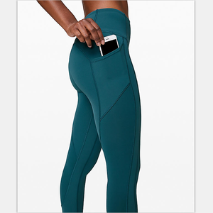 Leggings de yoga pour femmes en tissu tricoté doux et respirant, avec taille mi-haute - Product Image 4