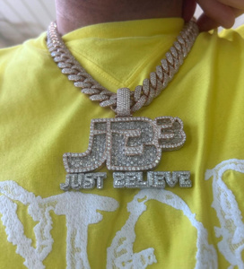 จี้เพชรโมอิสซาไนต์ VVS สั่งทำอักษรย่อแบบ Iced Out เงินแท้ 925 สไตล์ฮิปฮอปสุดหรูสำหรับทุกเพศ - Product Image 2