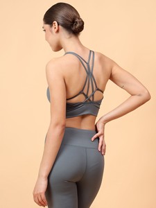 สปอร์ตบราสำหรับผู้หญิงสีเทาพร้อมสายรัดหลังหลายเส้น - Product Image 4