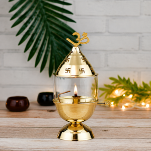 Diya de Latón Akhand Jyoti con Tapa Grabada con Om, Lámpara de Aceite Tradicional India, Diya Decorativa de Latón para Puja, Aarti, Templo y Decoración del Hogar - Product Image 1