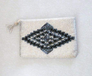 Monedero de Uso Diario con Diseño de Cupcake, Hecho a Mano con Cuentas Azules Vibrantes, Impresión Clásica en Letterpress, Forma Personalizada para Guardar Objetos - Product Image 2