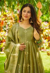 Kritva Modisches Stilvolles Blumenmuster Schwerer Französischer Krepp Sharara Set mit Dupatta für Damen - Knielang, Reguläre Passform, Recycelt, für Hochzeit und Diwali - Product Image 3