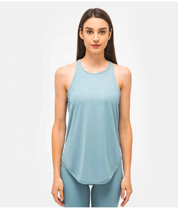 Débardeur de sport uni pour femme, sans manches, col rond, 100 % coton jersey, logo sur le devant, respirant, idéal pour l'entraînement, qualité économique - Product Image 1