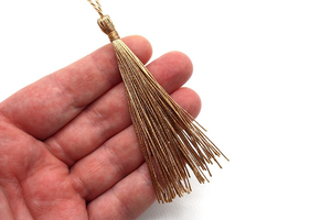 Marcapáginas de borla de seda sintética dorado oscuro, largos accesorios de resina con borlas artesanales con volantes y flecos de borla - Product Image 4