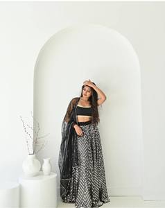 Vestido Lehenga Choli Negro con Lentejuelas Bordadas y Dupatta, Diseño de Diseñador, Largo hasta el Suelo, para Bodas y Fiestas, para Mujer, Invierno y Verano - Product Image 4