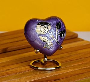Urne funéraire artisanale pour animaux de compagnie en polyrésine, motif floral, couleur violet cœur, pour commémorations d'animaux. - Product Image 5