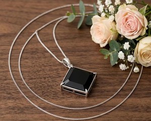 Collier pendentif carré en onyx noir, bijou minimaliste en pierre d'énergie protectrice, pendentif artisanal en pierre précieuse naturelle - Product Image 4