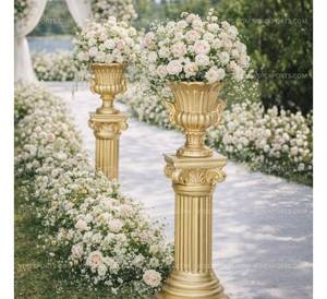 Ensemble Urne et Pilier Cannelé Néo-Classique de Luxe en Fibre de Verre pour Décoration d'Allée et Piédestal d'Entrée Classique Haut de Gamme - Product Image 3