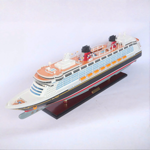 Modèle de bateau de croisière américain en bois artisanal DIS.NEY FANTASY, inspiré de la ligne de croisière Dis.ney, pour collection et décoration - Product Image 1