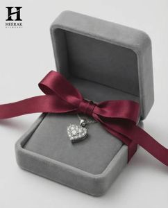 Pendentif en diamant en forme de cœur de luxe, sertissage en grappe en or 14K/18K, bijoux fins par Heerak Diamonds - Product Image 4