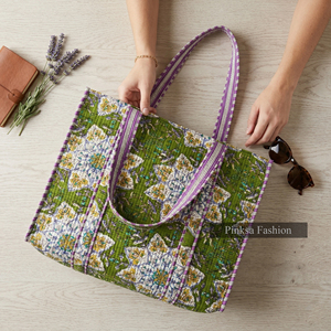 กระเป๋าโท้ทลายดอกพิมพ์ลายบล็อกอินเดียแบบควิลท์สำหรับผู้หญิง ขนาดใหญ่ เป็นมิตรกับสิ่งแวดล้อม เหมาะสำหรับฤดูร้อน ฤดูใบไม้ร่วง ฤดูหนาว ขายส่ง รับผลิตตามสั่ง - Product Image 1