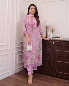 Traje Pakistaní de Muselina Lila, Bellamente Decorado con Estampados Digitales y Bordado a Mano, Traje Salwar Pakistaní - Product Image 2