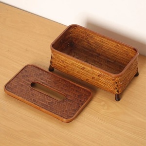 Boîte à mouchoirs décorative en rotin tressé, idéale pour les cafés de jardin, les restaurants, les tables d'extérieur et les intérieurs décontractés, en provenance d'Inde. - Product Image 1