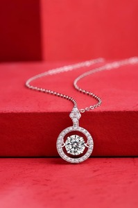 Collar con Colgante de Diamante Moissanite en Oferta, Colgante de Cristal Brillante con Cadena de Plata para un Look Moderno - Product Image 2