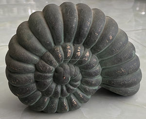 Statues de décoration en terrazzo de design moderne en blanc/noir/gris, faites à la main pour la maison et le jardin - Product Image 3