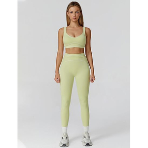 Ensemble de yoga pour femme : Soutien-gorge de sport à design froncé sur le devant, Leggings sculptants taille haute avec détails froncés, en Nylon Spandex sans couture, Tenue de sport - Product Image 6