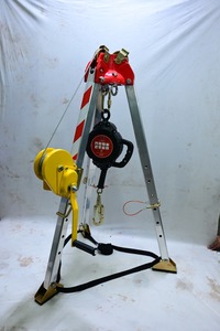 Trépied de sécurité professionnel en alliage d'aluminium pour espaces confinés, destiné aux opérations d'entretien industriel - Product Image 5