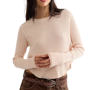 T-shirt pour femme de qualité supérieure en jersey gaufré beige uni, col rond, manches longues, coupe régulière, 100% coton respirant - Product Image 1