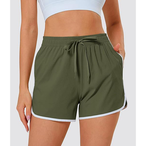Shorts de sport pour femmes en polyester vert avec bordure contrastée, shorts de yoga avec cordon de serrage, poche latérale, séchage rapide, respirant, shorts de course - Product Image 2
