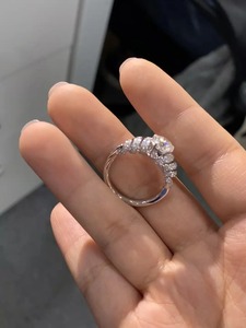 แหวนหมั้นเพชรทรงกลมเจียระไนแบบบริลเลียนท์ ทอง 14K สำหรับผู้หญิง ประดับเพชรแบบพาเว่ สไตล์คลาสสิก - Product Image 2
