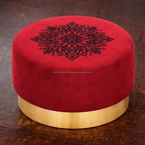 Pouf ottoman moderne en velours marocain avec base en métal doré pour chambre et salle à manger - Product Image 2