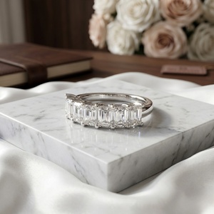 Bague de luxe pour femme plaquée or, sertie de 1,05 carat de pierres de laboratoire taille émeraude, demi-éternité - Product Image 1