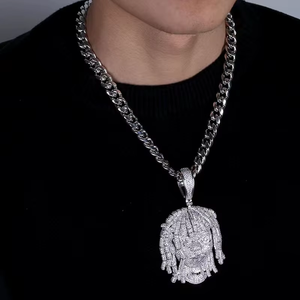 จี้ห้อยคอแบบ Iced Out ประดับเพชรโมอิสซาไนต์ทรงไมโครเพฟ สไตล์ฮิปฮอป พร้อมสร้อยคิวบา ดีไซน์โดดเด่น หรูหรา เหมาะเป็นของขวัญสำหรับผู้ชาย - Product Image 2