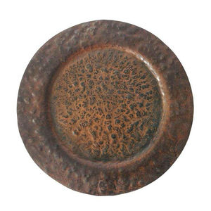 Assiette de service de luxe en acier inoxydable faite à la main avec finition noire antique et motif décoratif en relief pour la maison et la restauration - Product Image 1