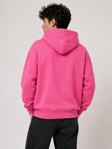 Sudadera con capucha rosa personalizada con cremallera y tachuelas para hombre, estilo oversize, moda urbana, con pedrería, casual, tipo jersey. - Product Image 6