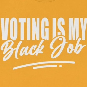 Camiseta de mujer de manga corta con estampado gráfico de Sigma Gamma Rho Gold White Voting Is My Black Job, estilo casual, moda urbana, estampado personalizado - Product Image 3