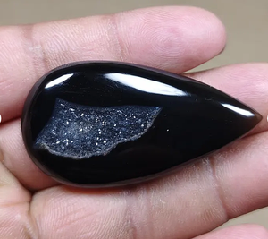 พลอยออนิกซ์สีดำธรรมชาติคุณภาพสูงทรงหยดน้ำแบบหลวมขัดเงาโดย Alba Gems สำหรับทำแหวน จี้ และเครื่องประดับ - Product Image 1