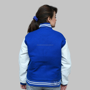 Chaqueta universitaria de cuero auténtico con letras de lana personalizada azul con parches de logotipos bordados de Color blanco y chaquetas con etiquetas - Product Image 4