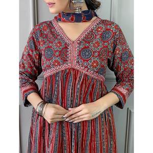 Conjunto de Top, Pantalón y Dupatta para Fiesta con Estampado y Bordado, Talla XL - Product Image 1