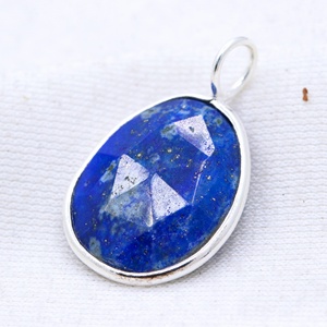 Pendentif en Lapis Lazuli Naturel en Gros, Fait Main Vintage, en Argent Sterling Massif 925, avec Sertissage Géométrique Doré, Cadeau Raffiné pour Femme - Product Image 3