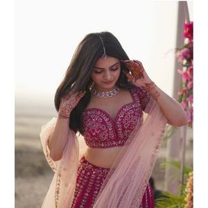 Lehenga Choli de créateur pour mariages, orné de sequins et de broderies, taille naturelle - Product Image 4