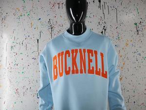 Sudadera con Capucha BUCKNELL Azul Cielo para Hombre, 100% Algodón, Apliques Bordados en Naranja, Cuello Ancho, Estilo Vintage, Secado Rápido, Transpirable - Product Image 3