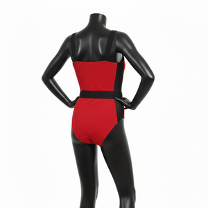 Ensemble de maillot de bain en polyester et élasthanne de haute qualité, rouge et noir, avec empiècements en mesh contrastant, logo brodé personnalisé, pour femme. - Product Image 3