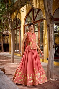 Lehenga Moderno con Blusa, Bordado Tradicional con Hilos y un Toque de Brillo Metálico, para Fiestas y Eventos Étnicos - Product Image 4