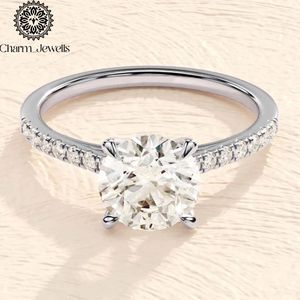 Bague de fiançailles Charm_Jewells pour femme en argent plaqué or avec moissanite taille coussin, sertissage classique à griffes, bande pavée, certifiée IGI - Product Image 5