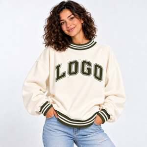 Sweat-shirt en molleton crème à col rond pour femme, épaules tombantes, avec imprimé lettres vertes et poignets rayés - Product Image 1