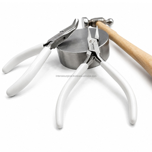 Ensemble professionnel de 4 pinces pour la fabrication de bijoux : pinces à bec rond, à bec de chaîne, à bec coudé, et outils pour le façonnage de fils et la mise en perles - Product Image 4