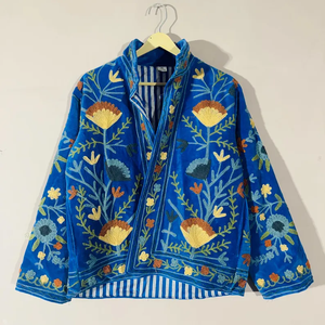 Veste kimono en velours faite à la main, broderie à l'aiguille Suzani |   Couette écologique respirante anti-plis 100% coton au design bohème - Product Image 1