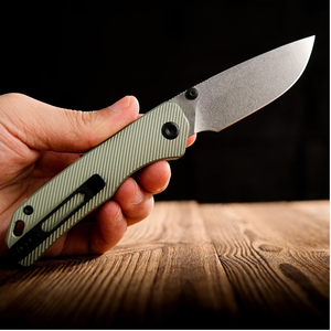 Navajas Plegables con Hoja de Acero Plateado Tipo Drop Point, Mango Acanalado Verde, Anclaje para Pulgar y Bloqueo Deslizante para Camping y Uso Diario - Product Image 6