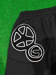 Jogger en tissu chenille brodé de qualité supérieure 2026, 400 GSM, couleur noire, avec coutures de panneaux et revers personnalisés - Product Image 6