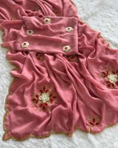 Sari en soie Rangoli Soft Crush avec de magnifiques broderies sur toute la surface, style soirée, blouse assortie incluse - Product Image 5