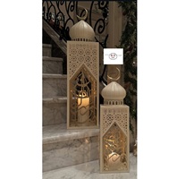 Lanterne du Ramadan en métal avec cadre en fer, panneaux en verre, porte-bougie en métal, lanterne à bougie pour la décoration de la maison et des mariages
