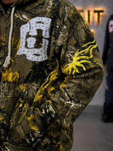 Sudadera con capucha de camuflaje para hombre con cremallera, parche de tachuelas y gráficos amarillos, estilo oversize hip hop, diseño de logo frontal - Product Image 5