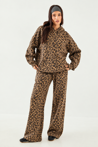 Ensemble de survêtement 2 pièces original imprimé léopard pour femme – Hoodie premium et pantalon de jogging décontracté à jambe large pour femme - Product Image 6